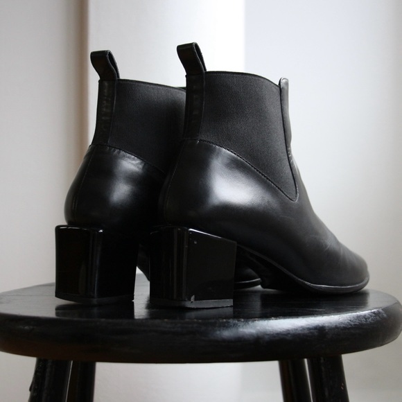 MaxMara Soldino Leather Chelsea Ankle Boot - Picture 4 of 7